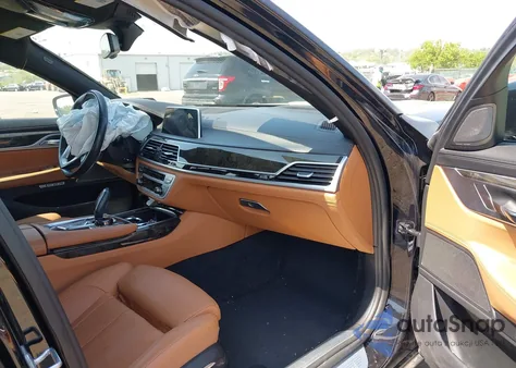 2017 BMW 740I xDrive из США, поврежденный, VIN WBA7E4C5XHGU99243